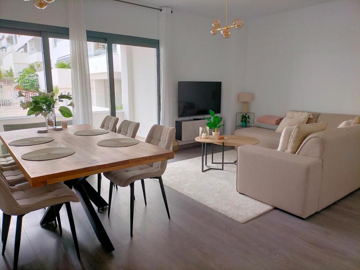 Apartament New Luxury For Rent Gardens, Near The Sea And The Center *